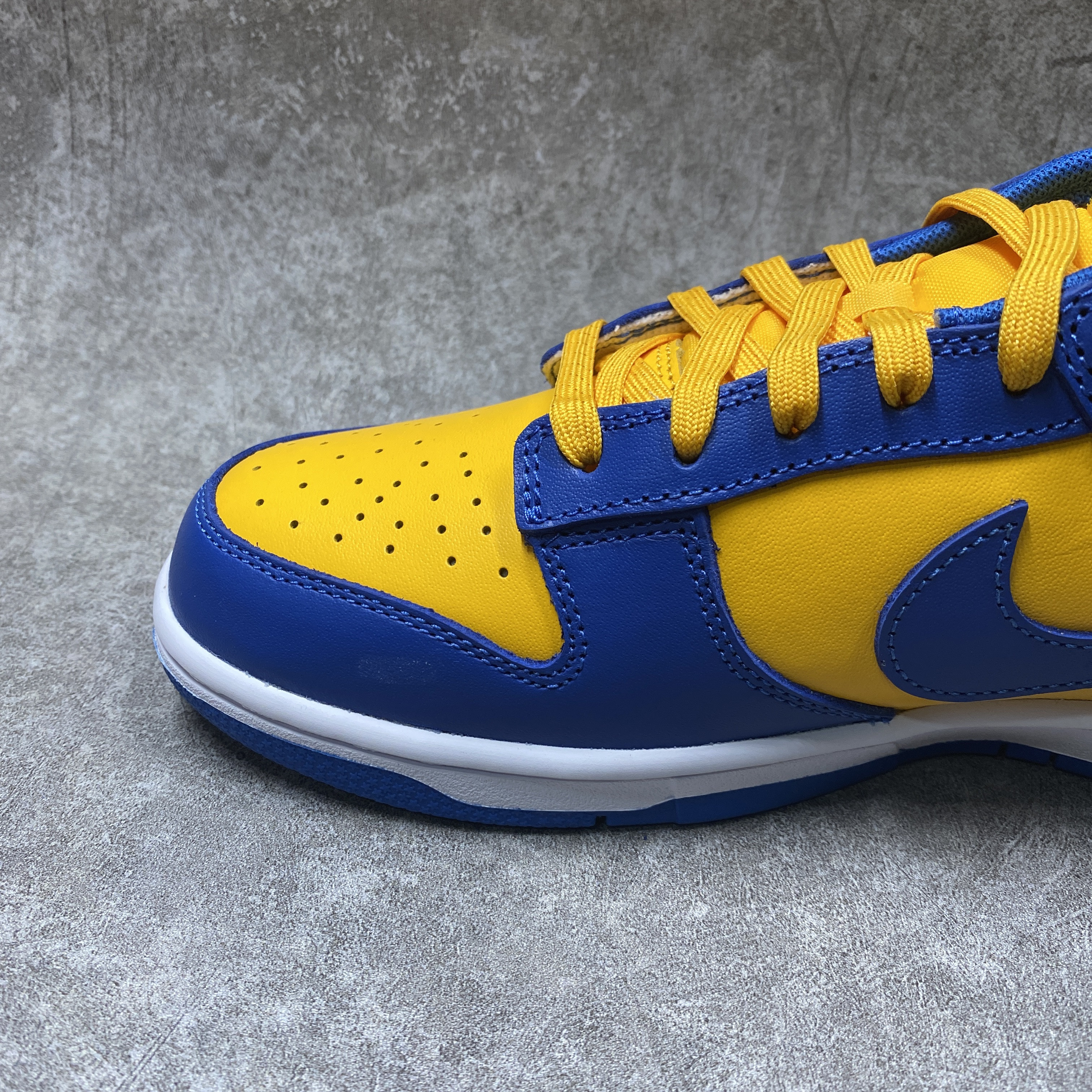 Nike Dunk Low UCLA