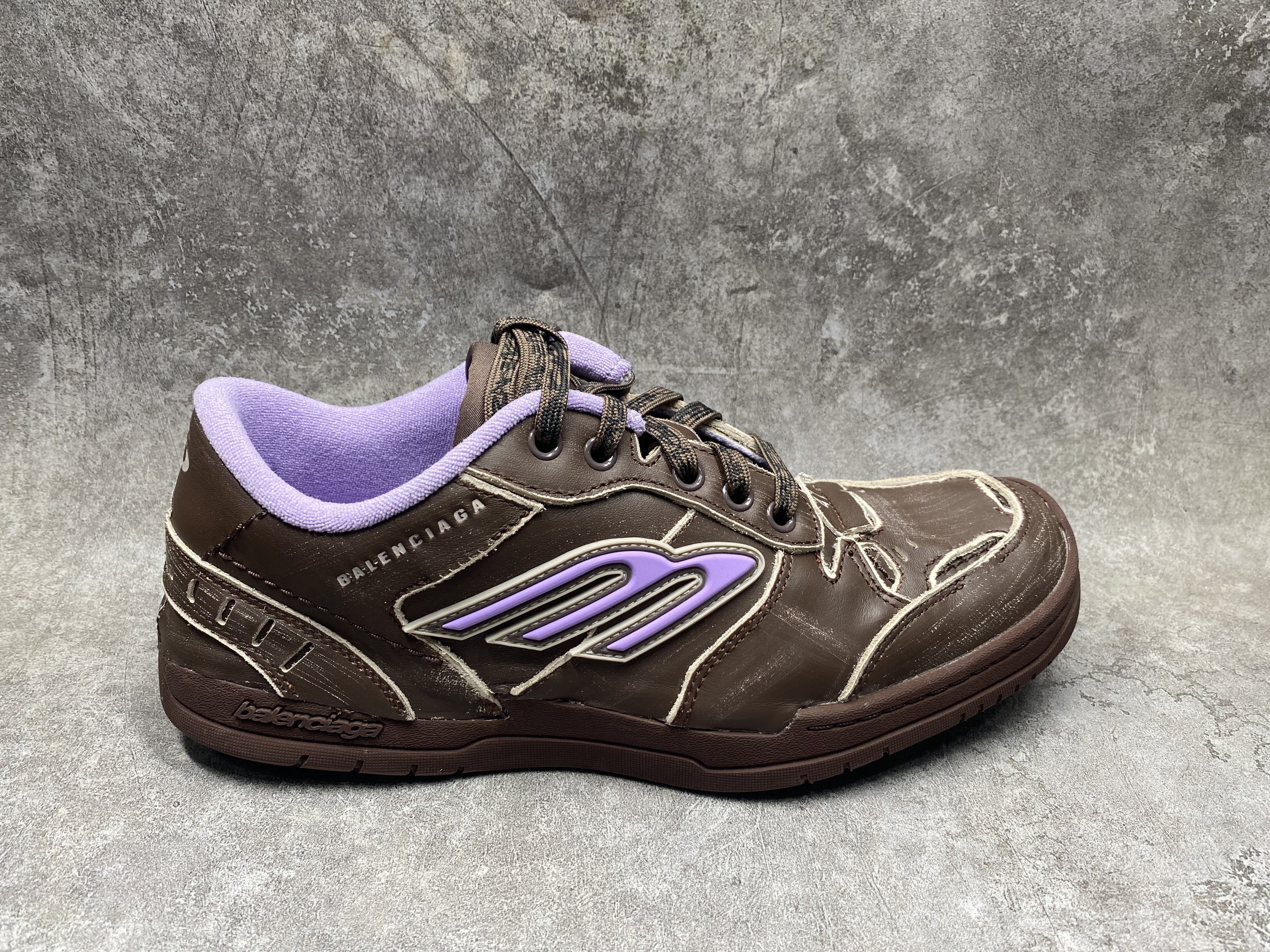 ua Ba*len*cia*ga hamptons medium worn-out sneaker in brown/lilac(run one size large)