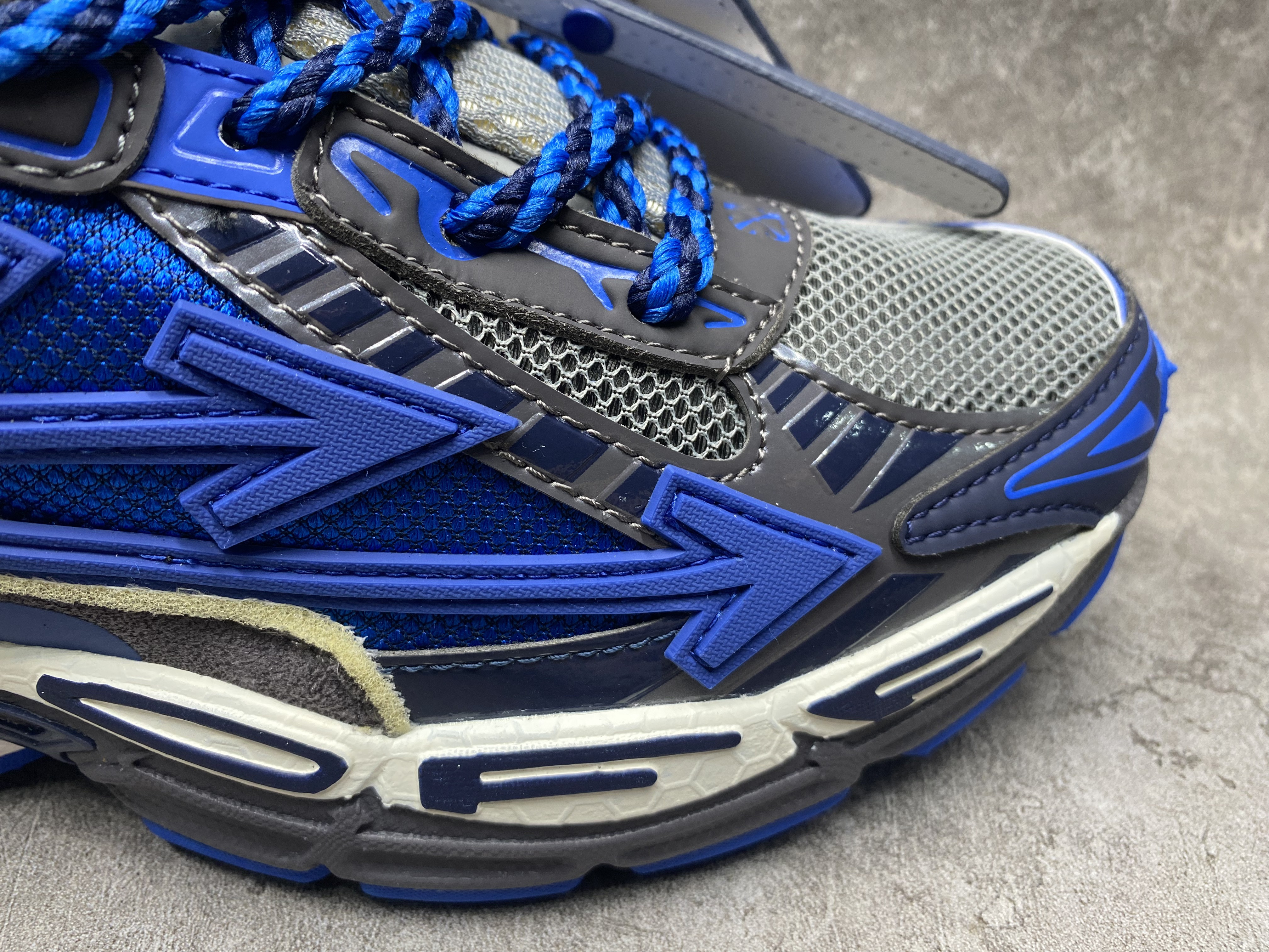 UA Off-White "BE RIGHT BACK"