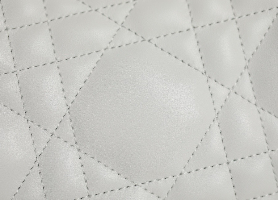 lambskin cannage medium D*or vibe hobo bag white