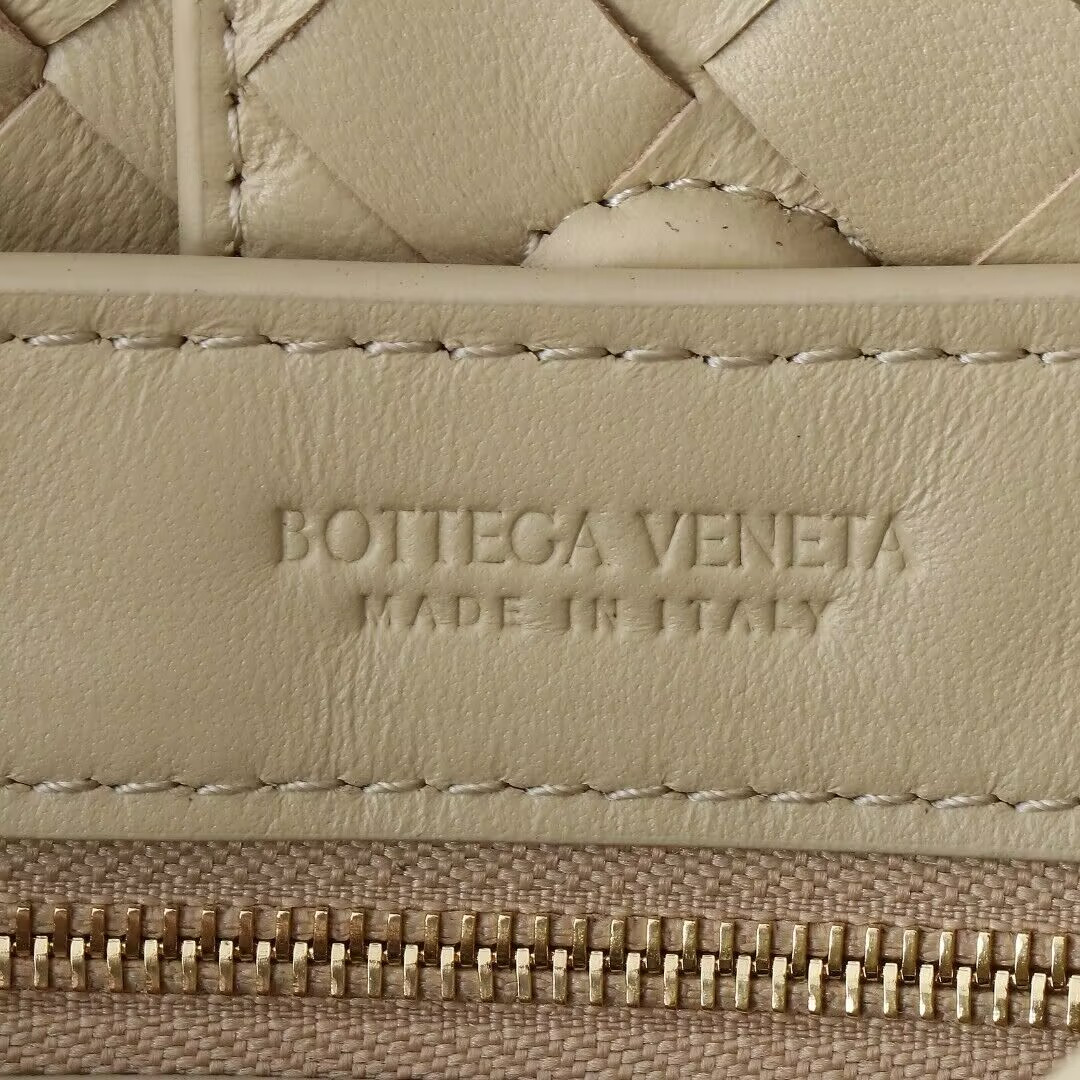 bo*te*ga Ve*ne*ta small andiamo 25x22x10.5cm