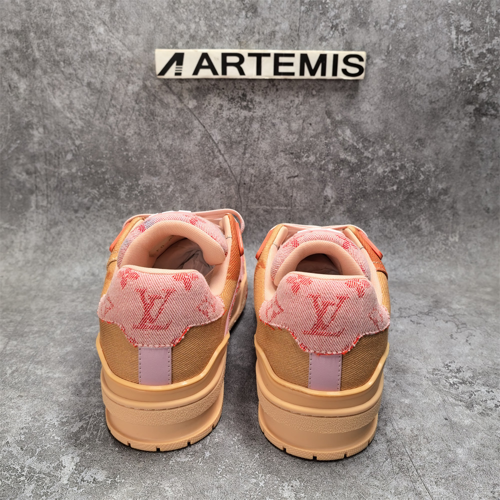 UA LV Trainer Sneaker