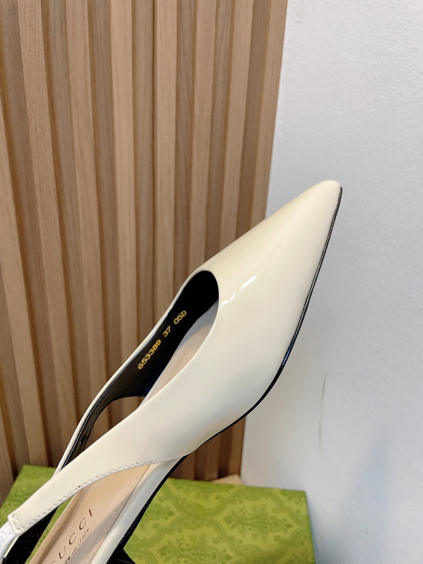 G*u*i signoria slingback pump flat shoes