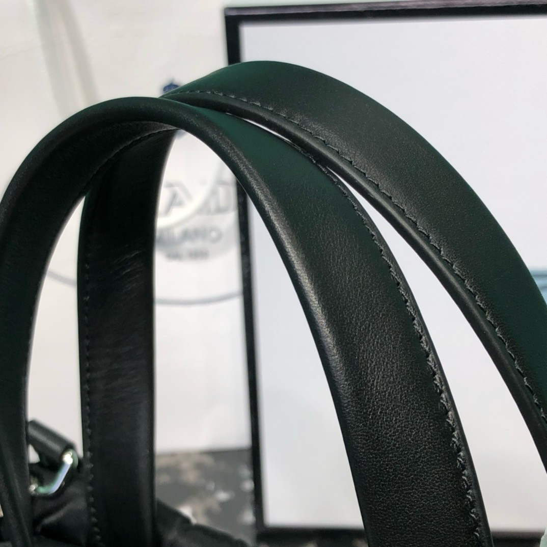 Pra*a re-nylon system tote 25x21.5x13cm