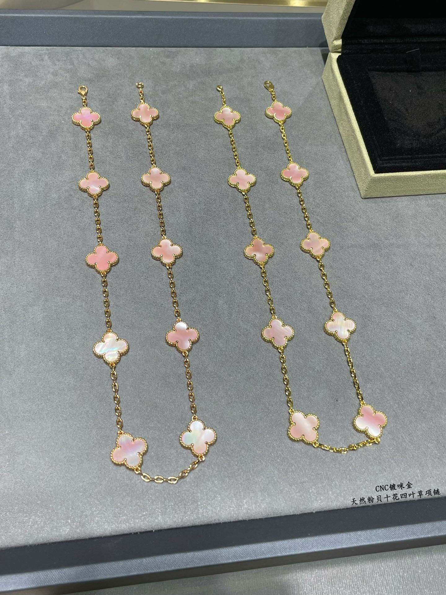V*N CL*F & arpels natural pink shell ten flower four leaf clover necklace