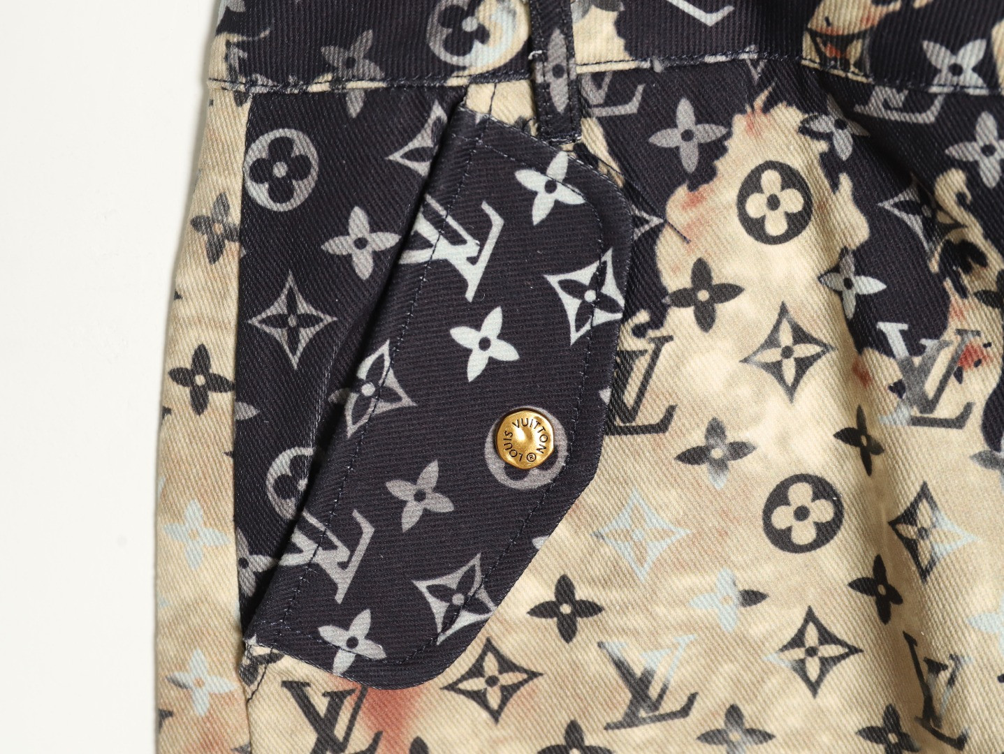 l0*is V*t0n lv shorts