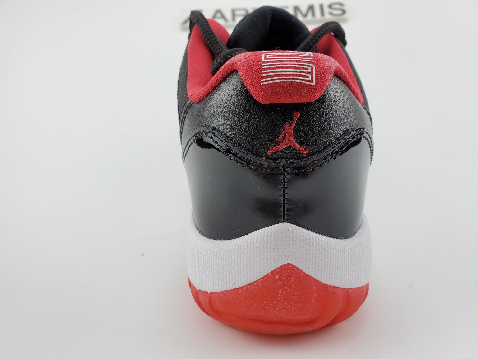 Air Jordan 11 Retro Low Bred