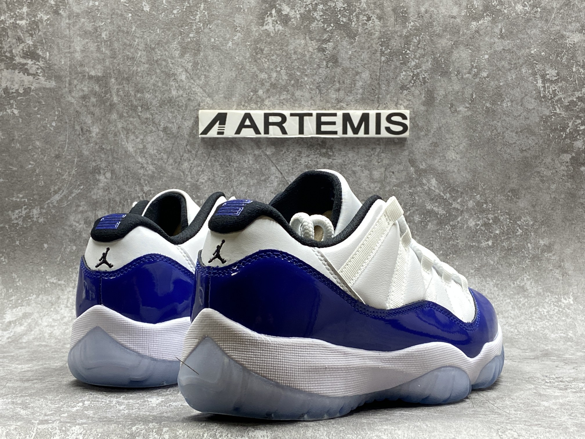 Air Jordan 11 Retro Low White Concord