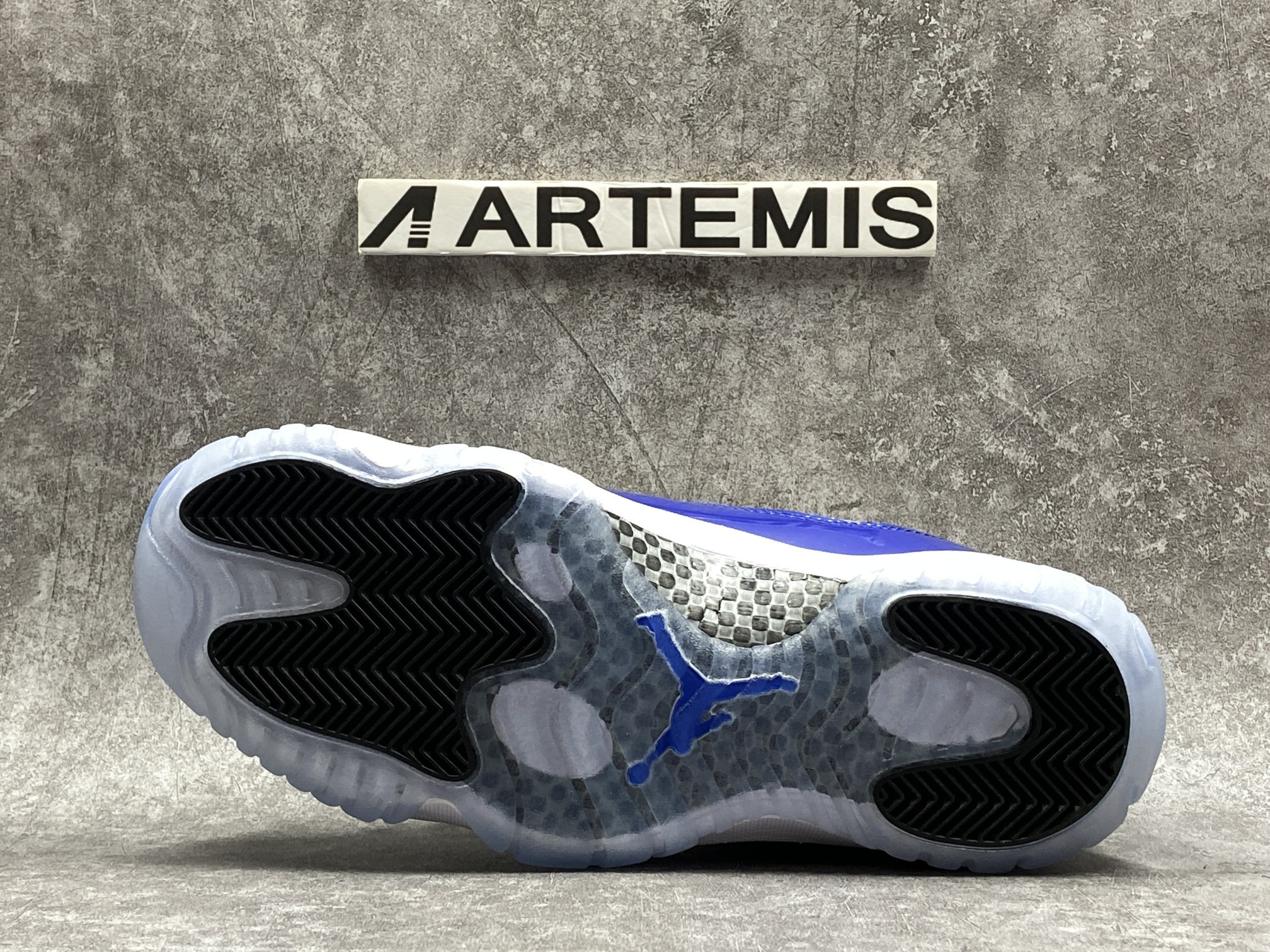 Air Jordan 11 Retro Low White Concord