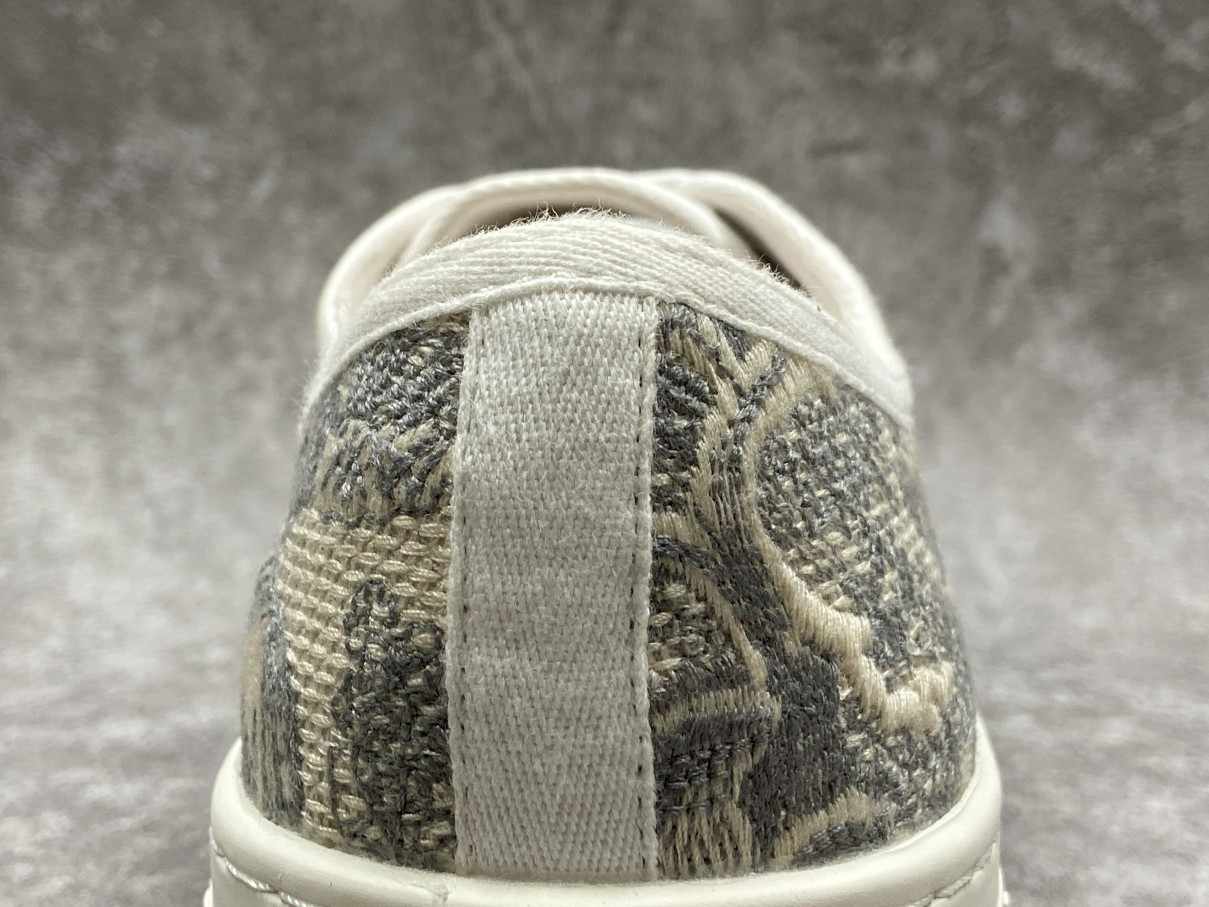 D*or walk n D*or patch embroidery grey