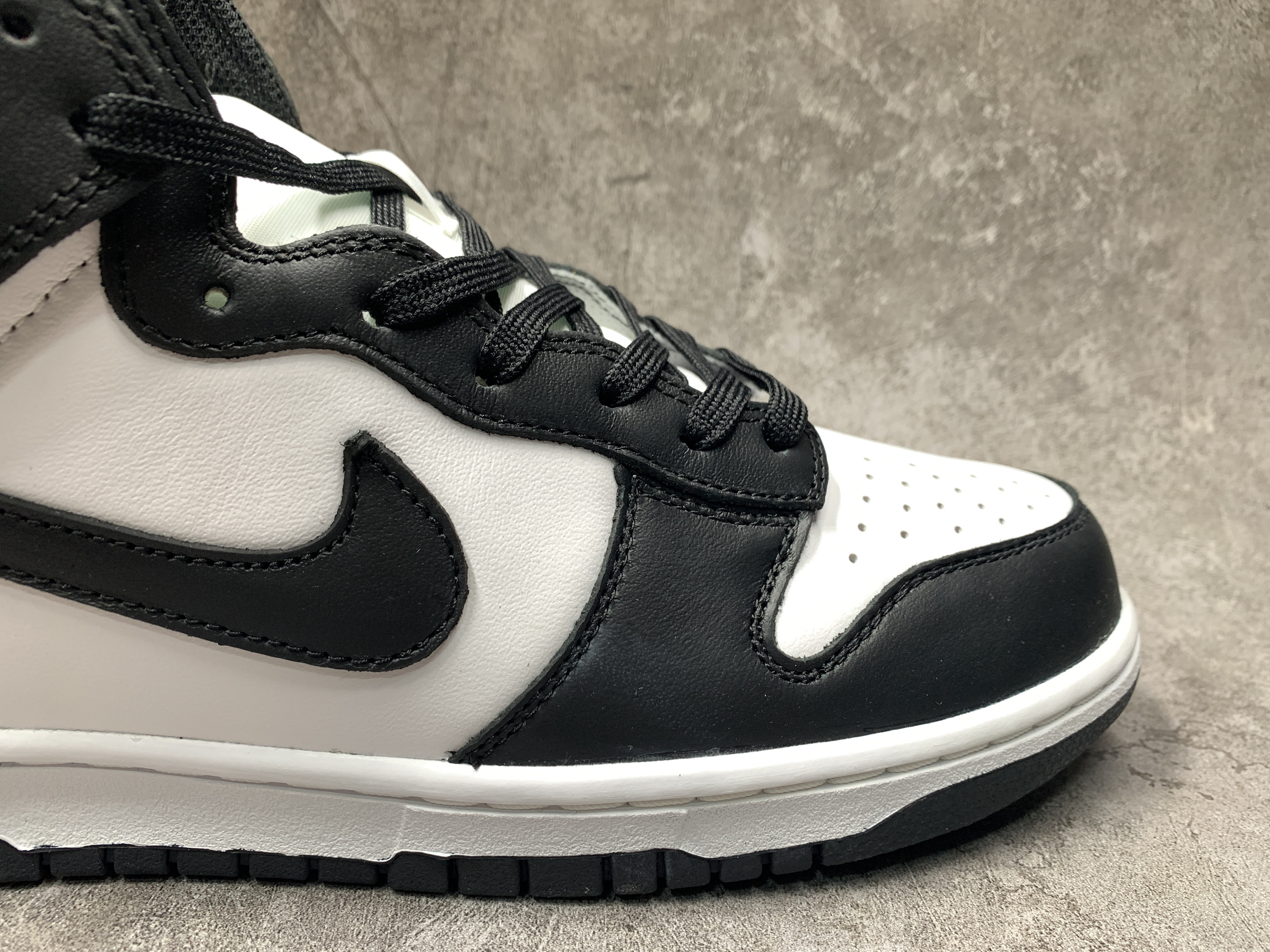 Nike Dunk High Panda