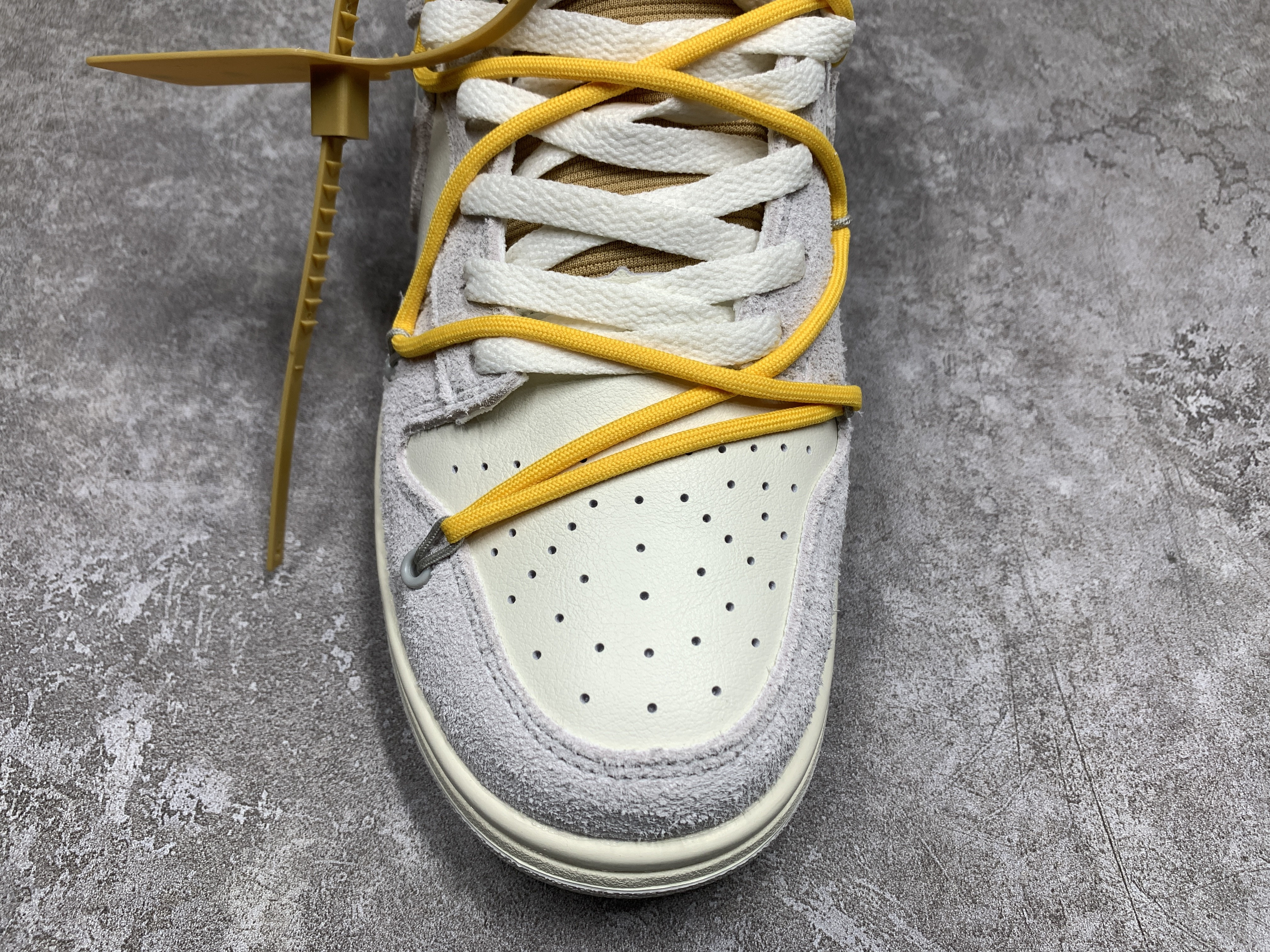 Off-White x Dunk Low Lot 39 of 50