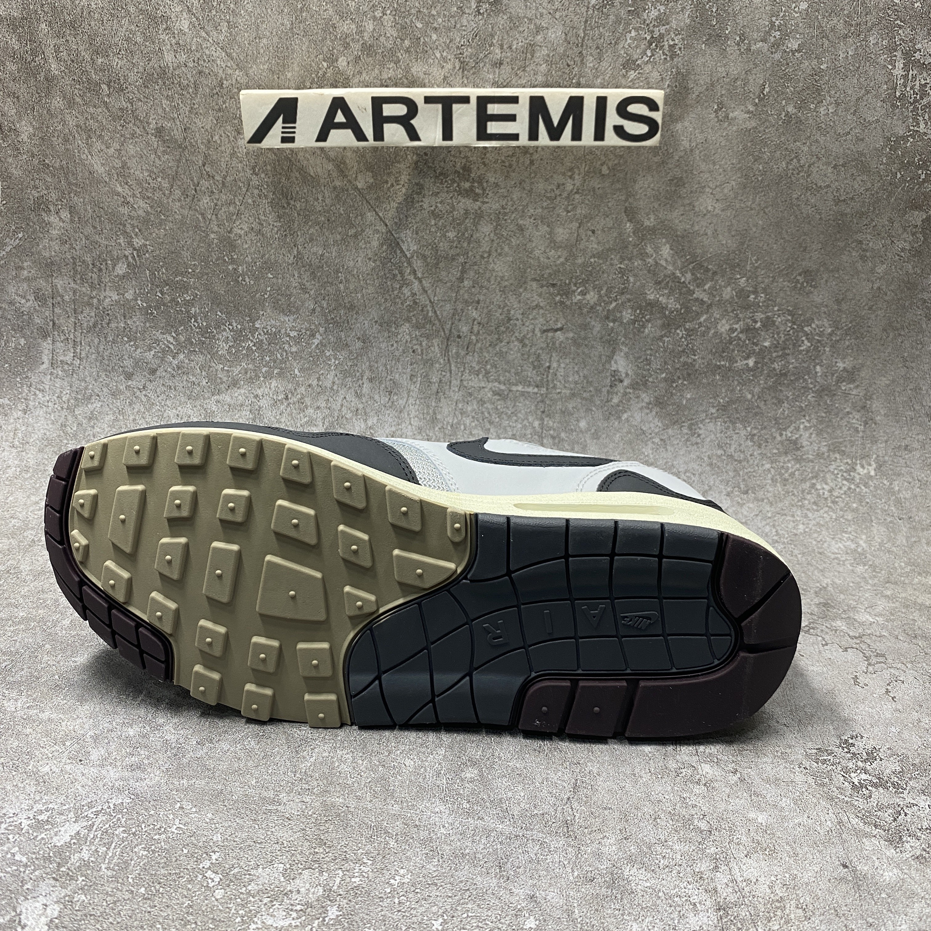 Nike Air Max 1 x Patta White Grey