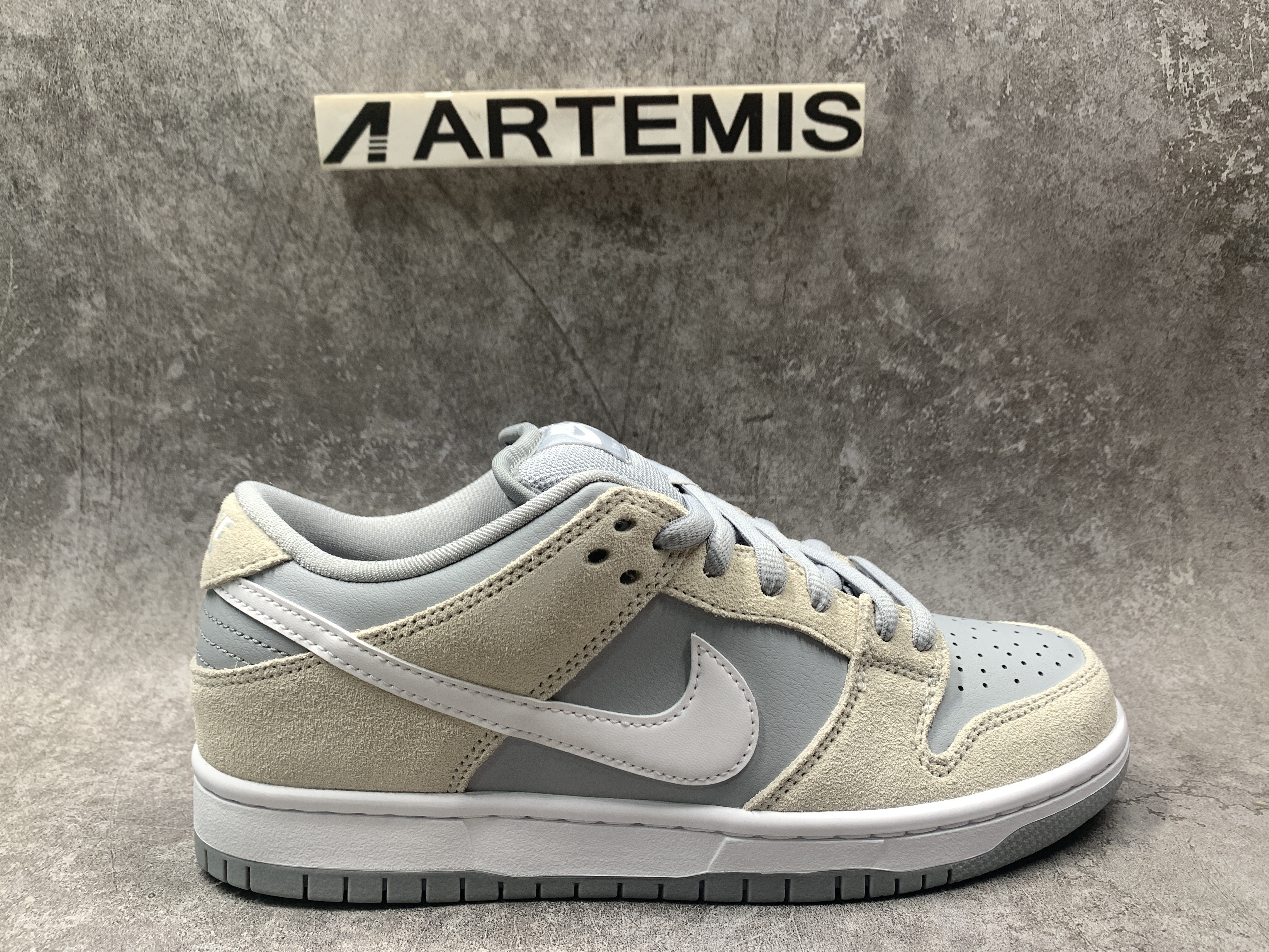 Nike SB Dunk Low Summit White Wolf Grey