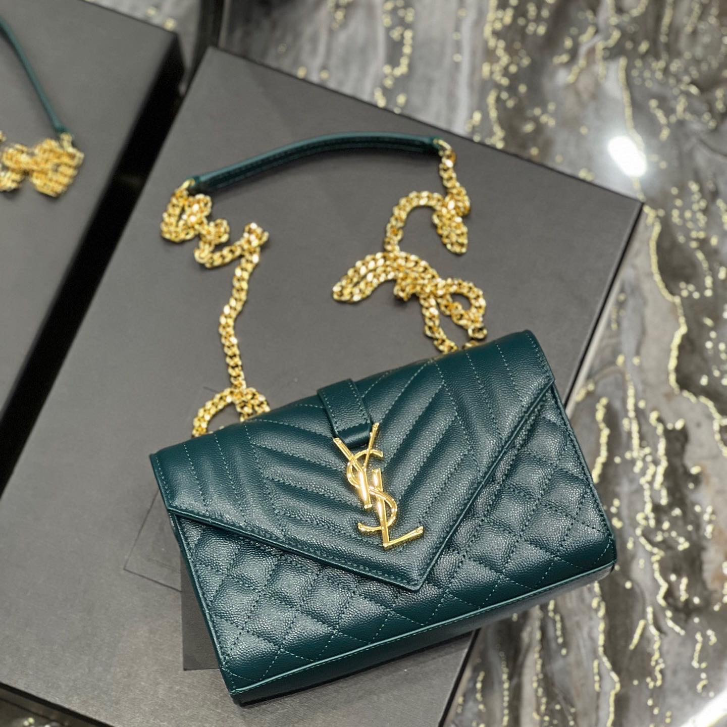 ENVELOPE SMALL BAG IN MIX MATELASSÉ GRAIN DE POUDRE EMBOSSED LEATHER 21CM