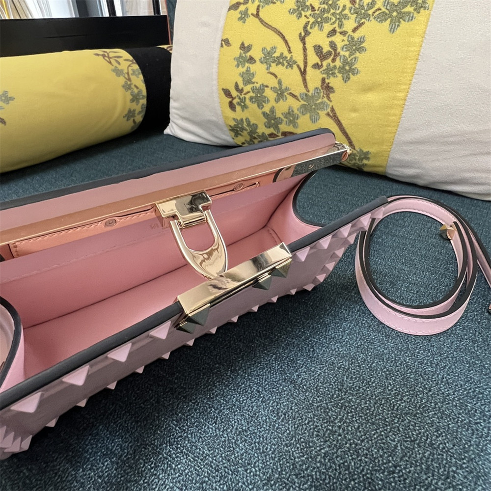 va*t*no GARAVANI ROCKSTUD23 SMALL SMOOTH CALFSKIN SHOULDER BAG PINK