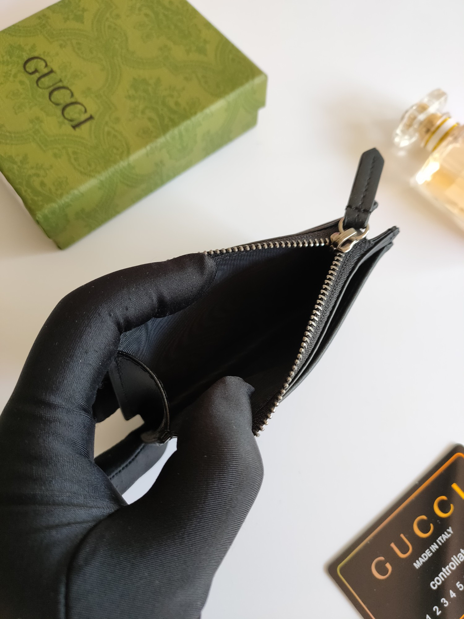 G*u*i gg  card case wallet