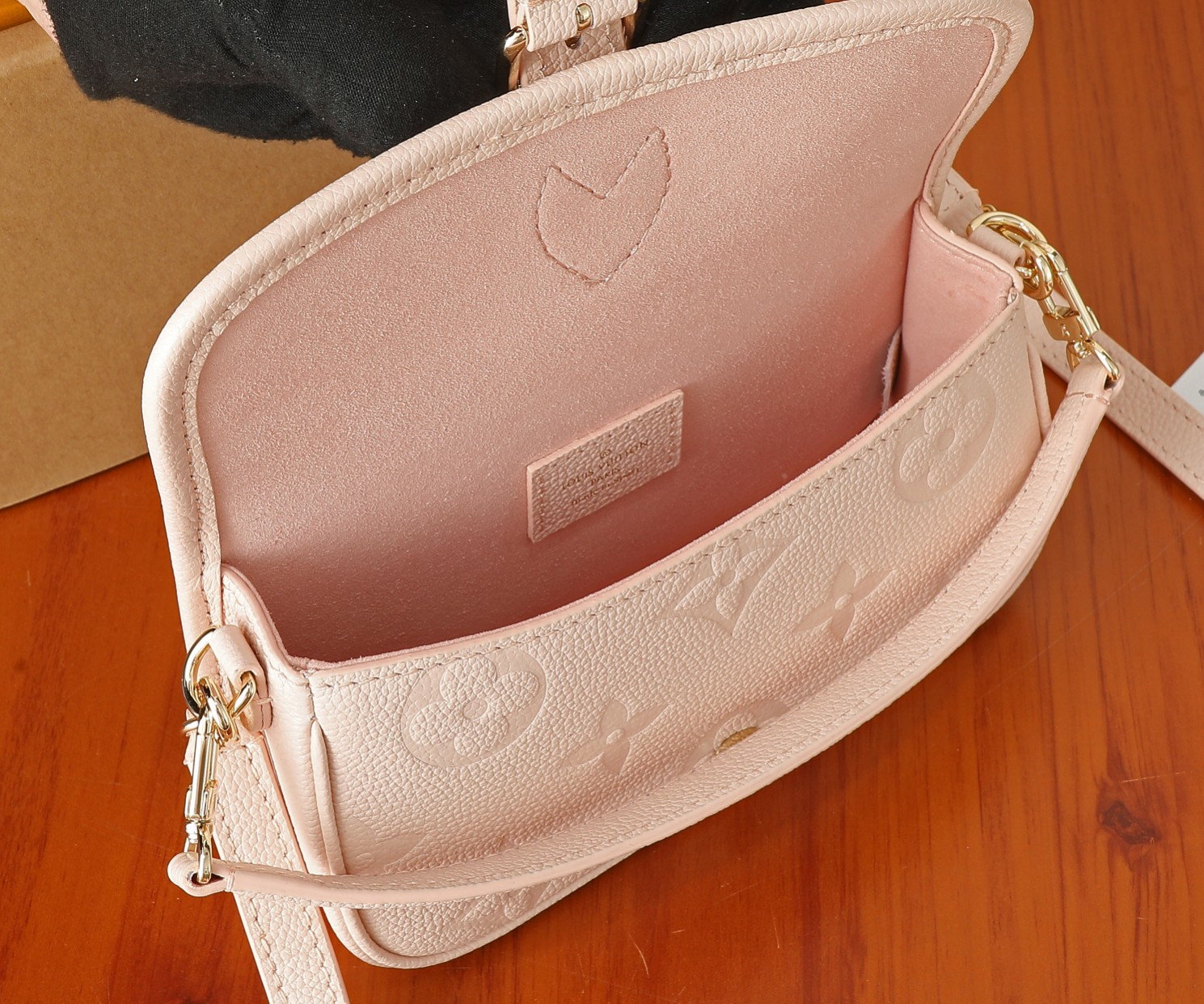 LV Nano Diane  M83566 7.5 x 4.1 x 2.4 in