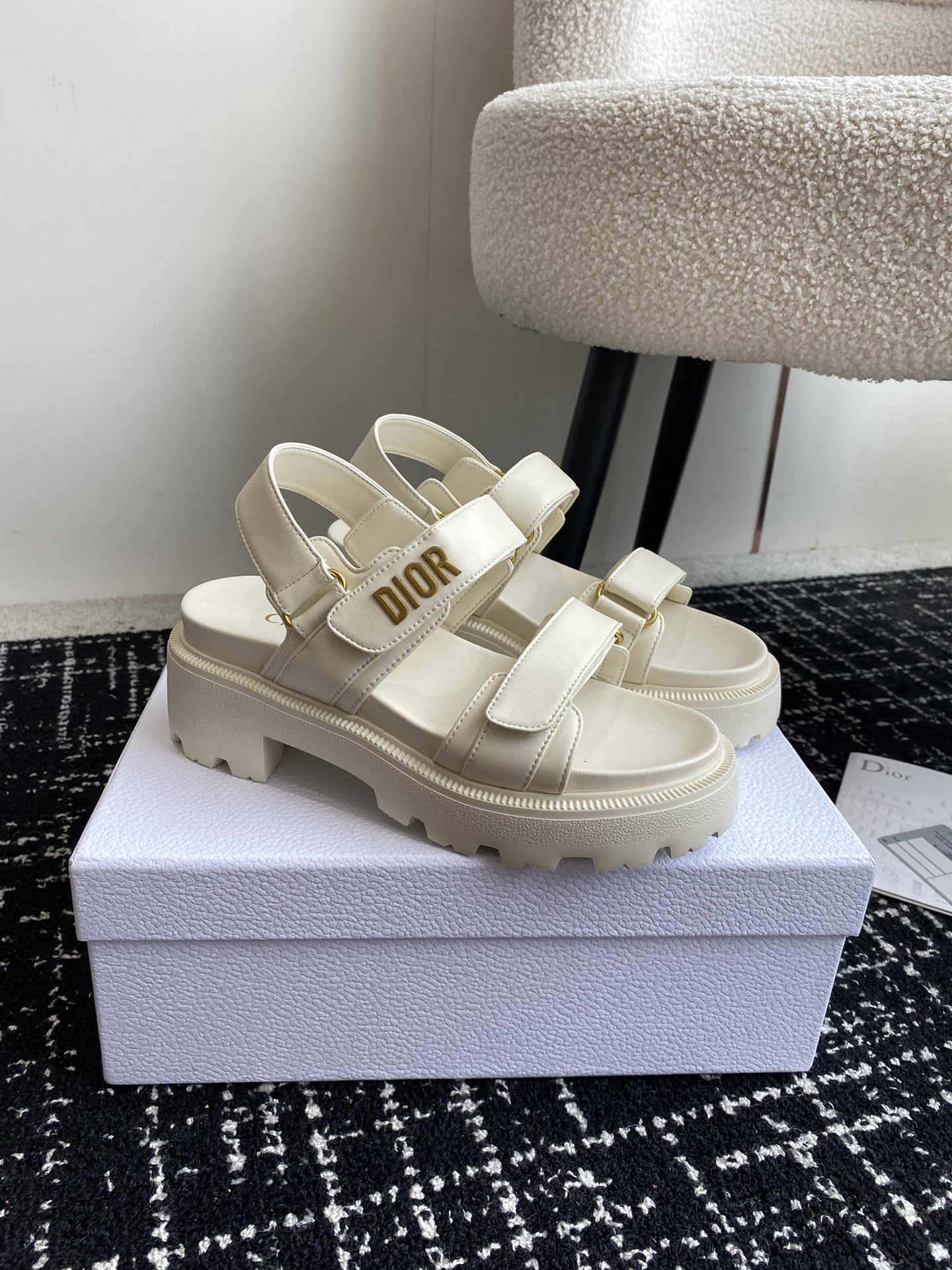 ua D*oract platform sandal white