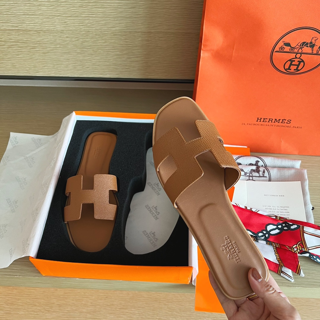UA Hermès Oran sandal