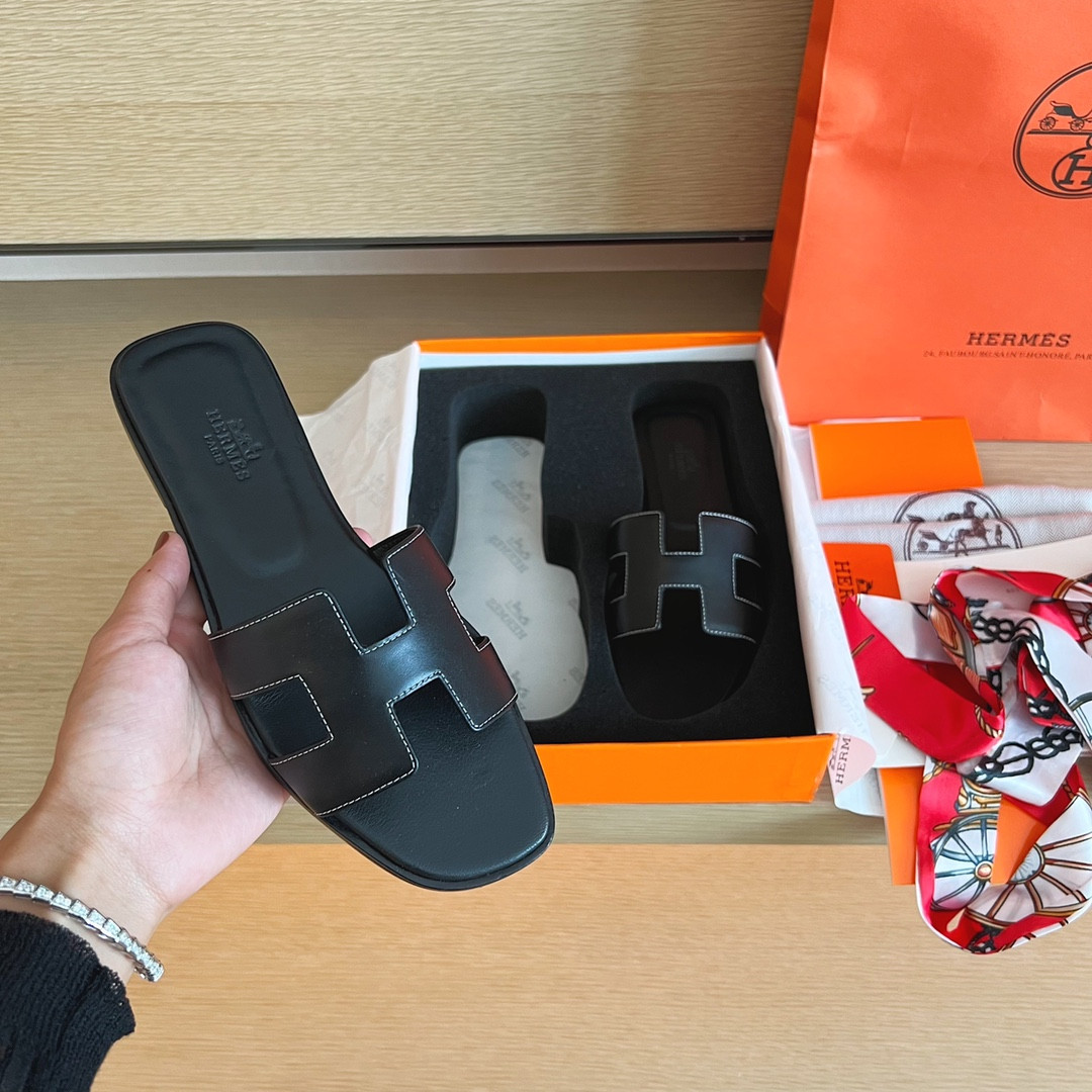 UA Hermès Oran sandal