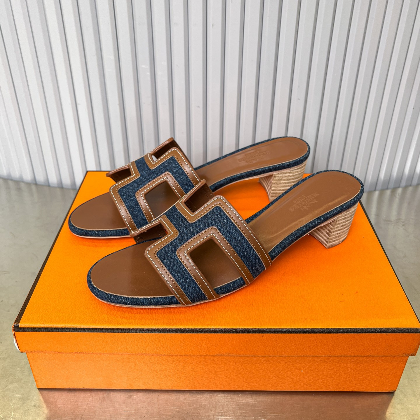 UA Hermès Oasis sandal