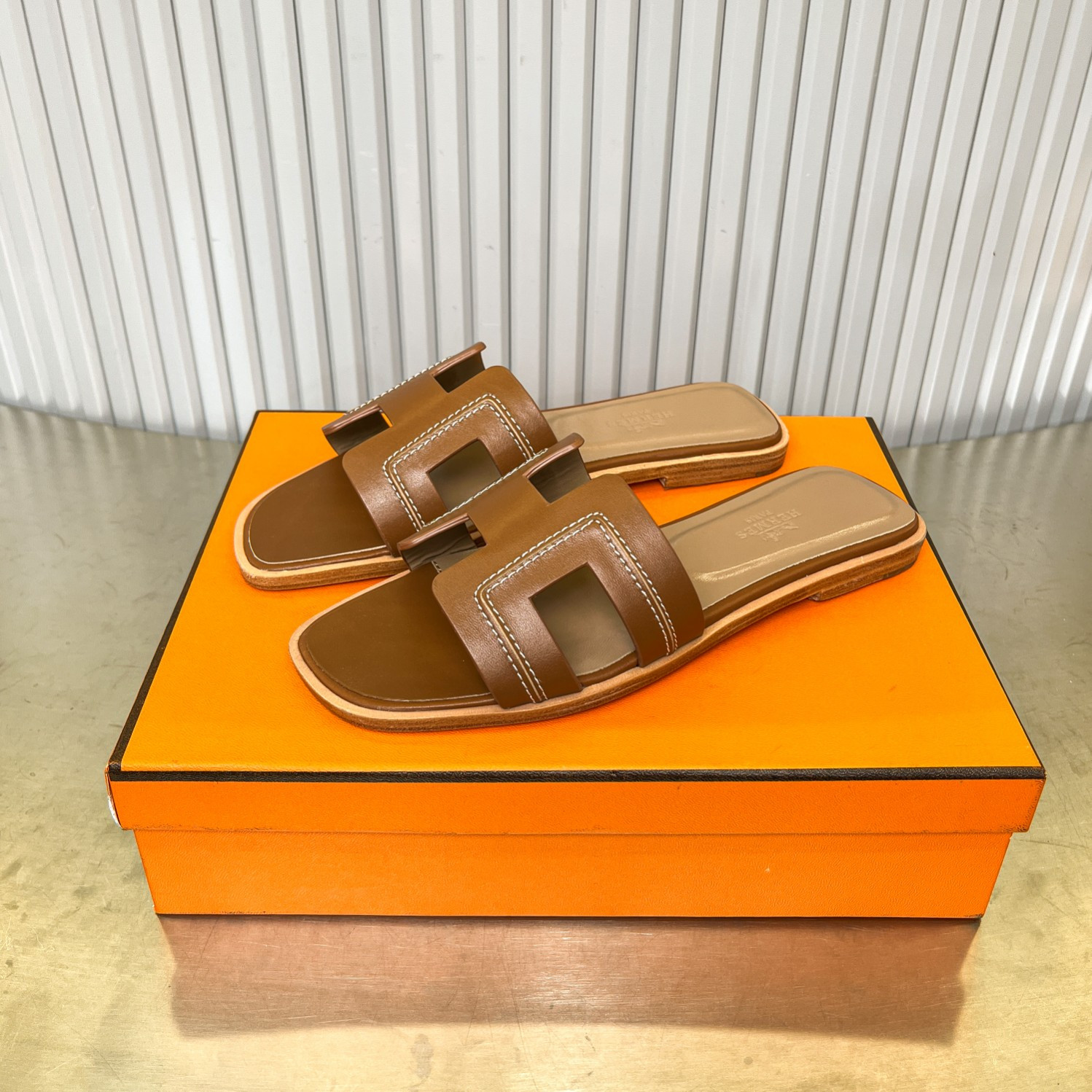 UA Hermès Oran sandal