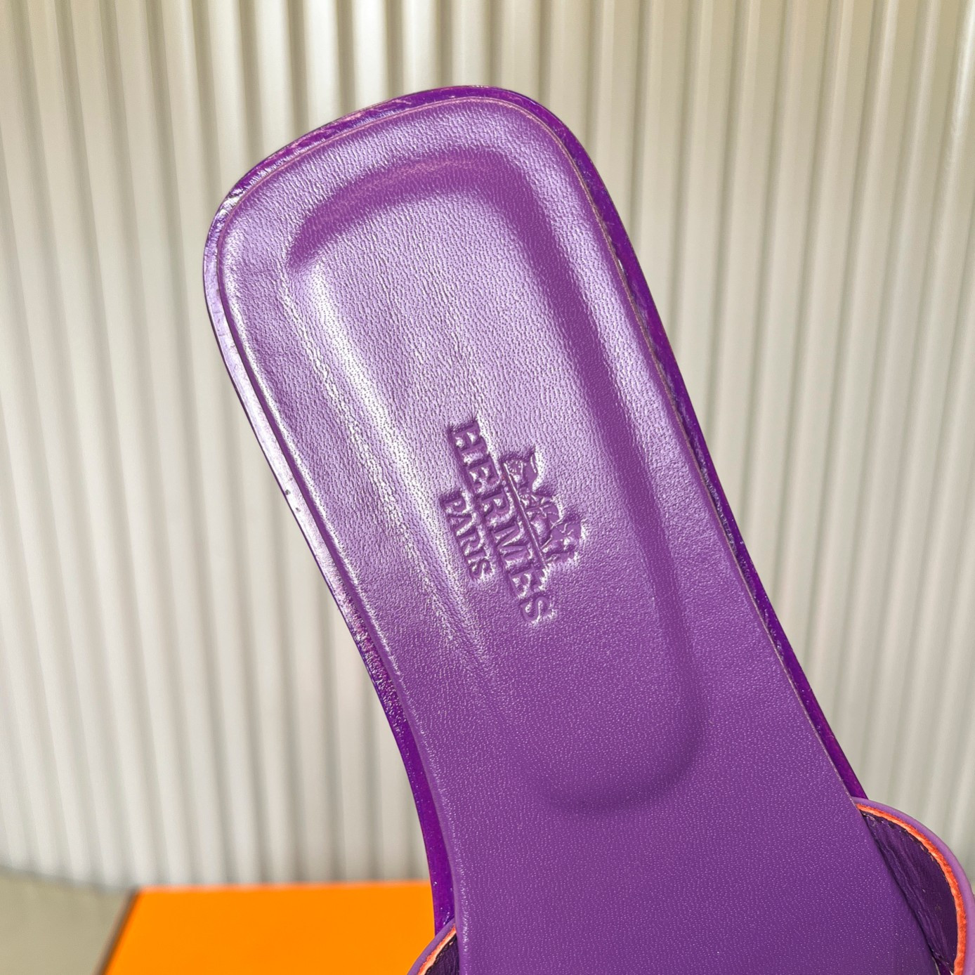 UA Hermès Oran sandal