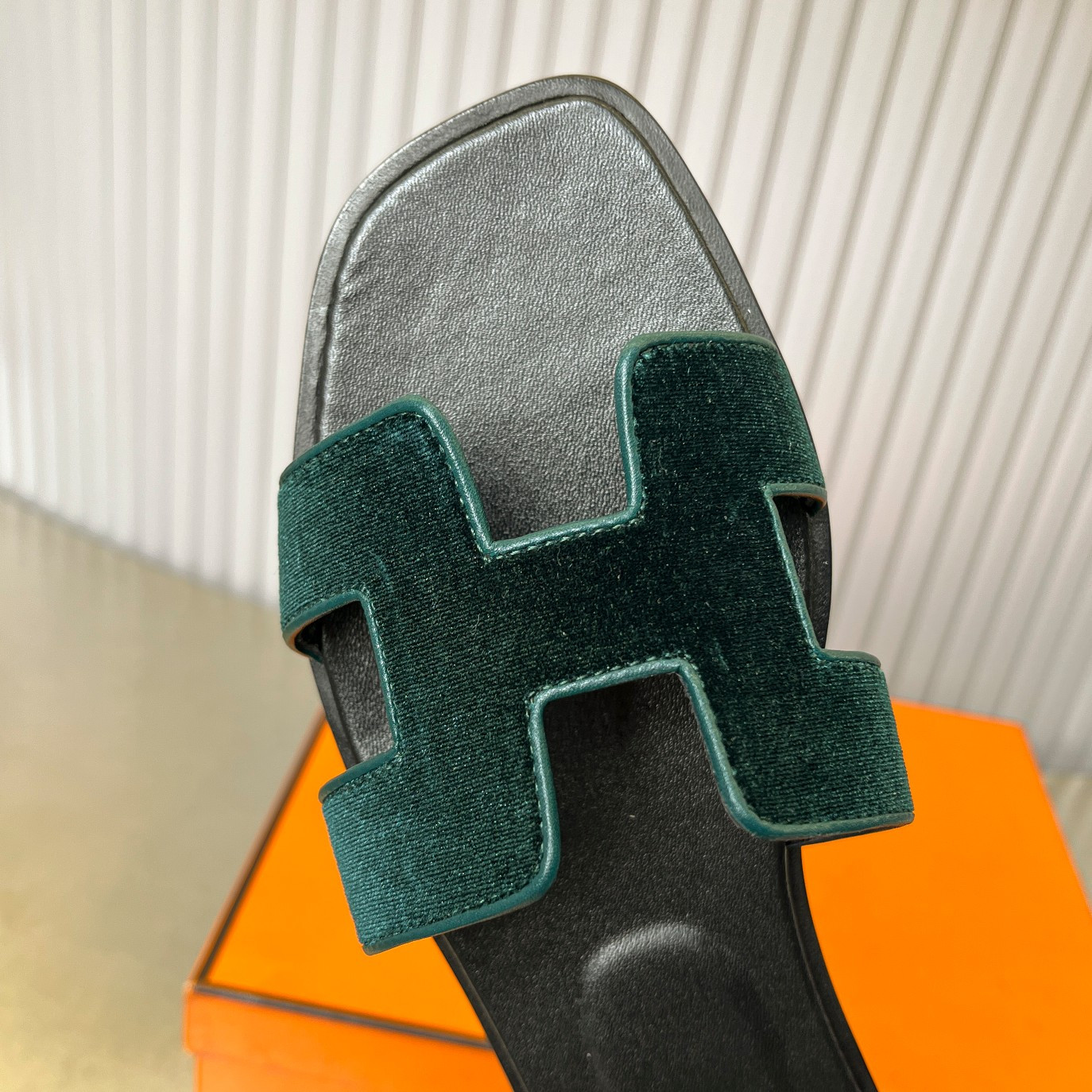 UA Hermès Oran sandal