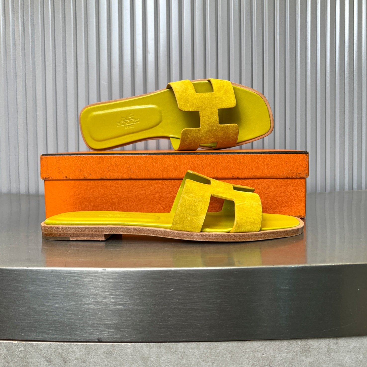 UA Hermès Oran sandal