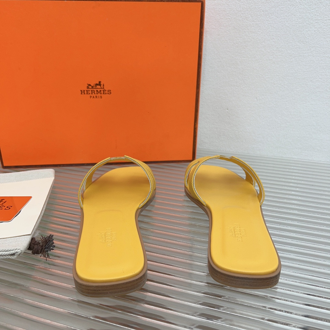 UA Hermès Oran sandal