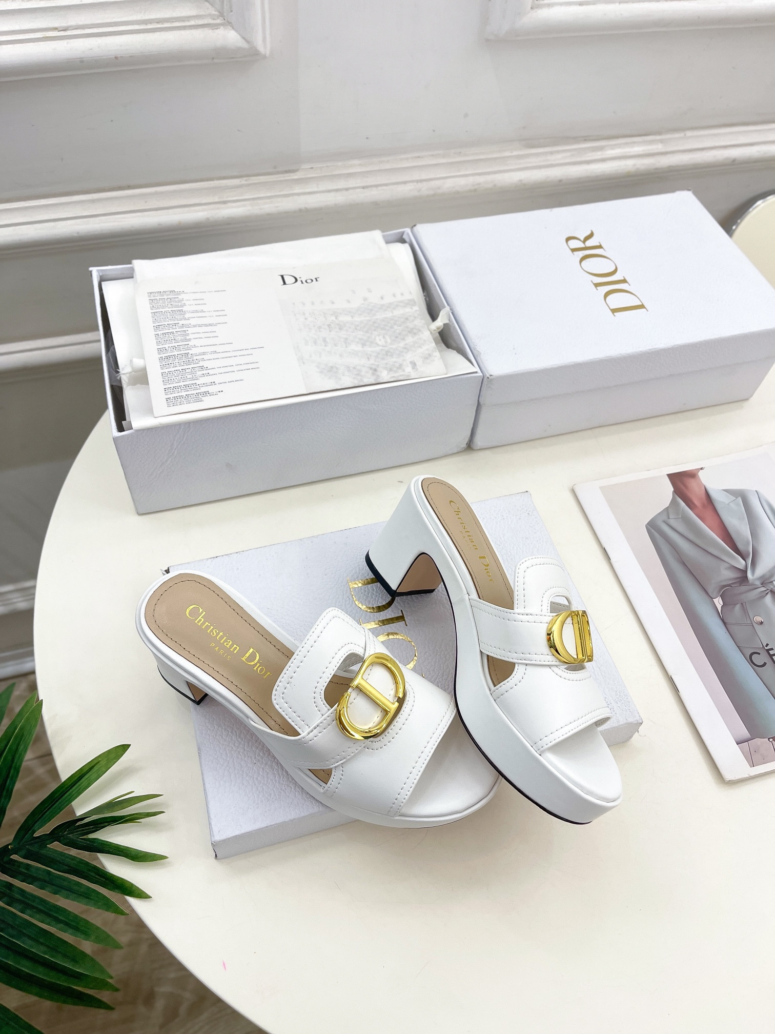 ua D*or 30 montaigne platform slide