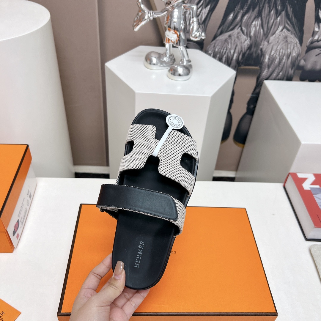 UA Hermès Chypre sandal