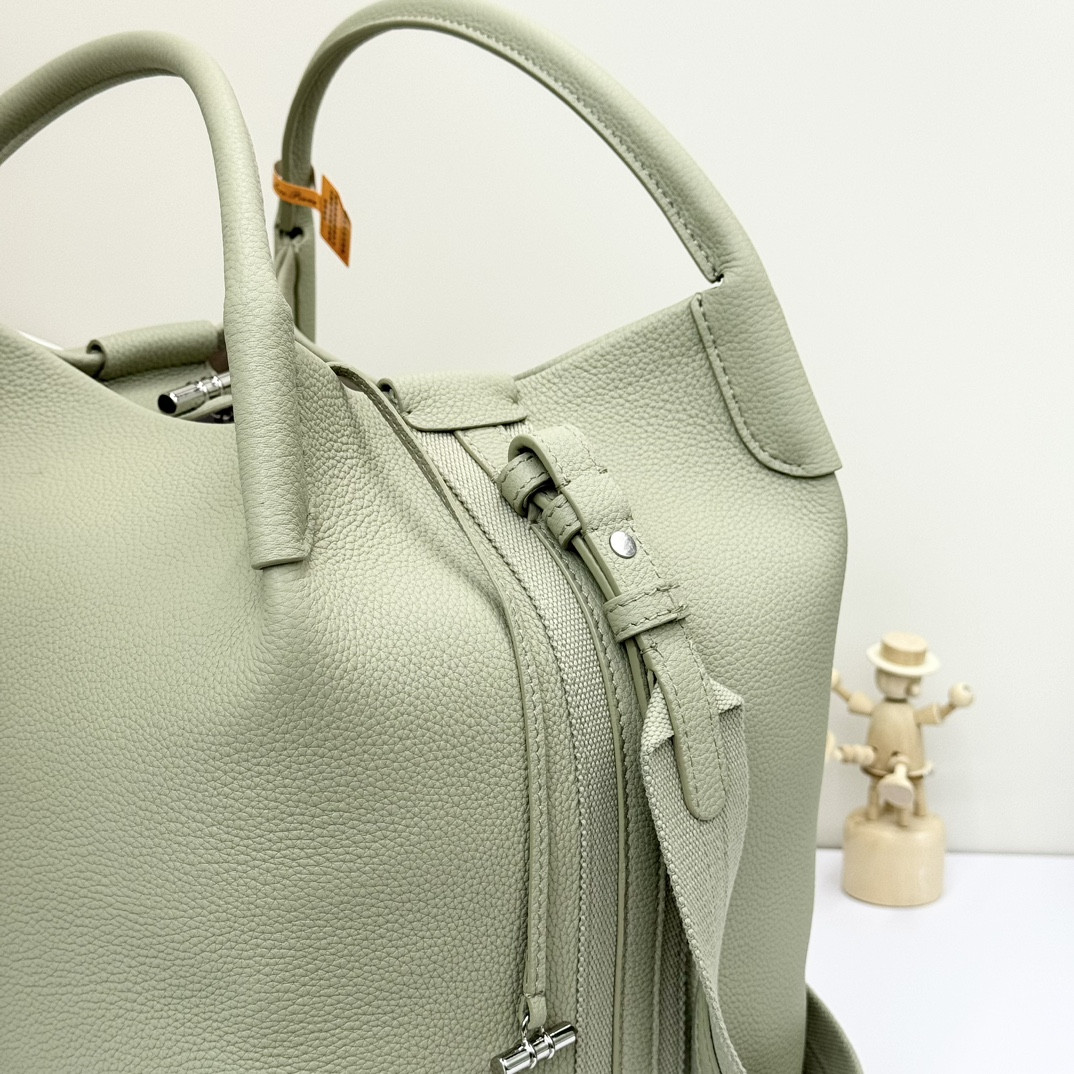 L**o p*ana large bale bag grained calfskin 24 x 20 x 27 cm