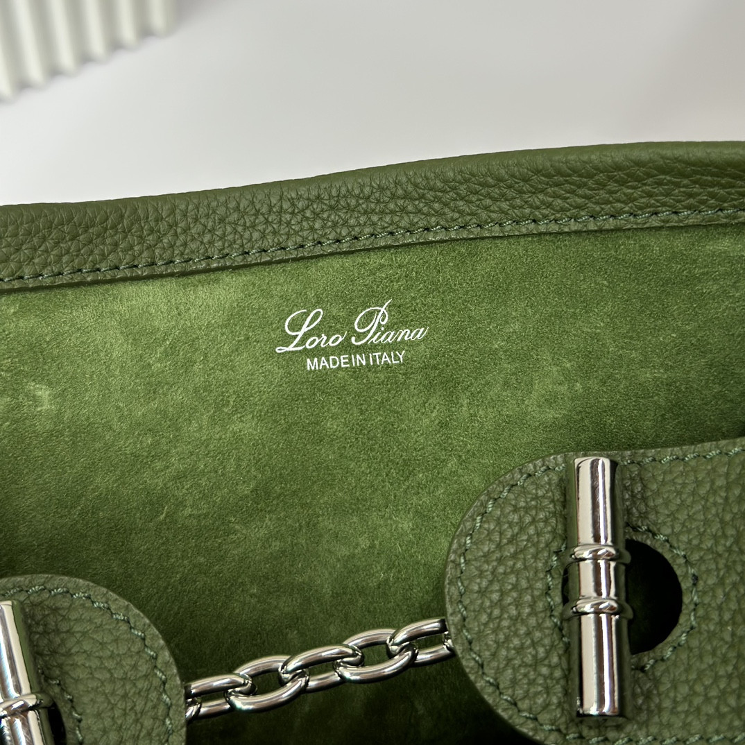 L**o p*ana large bale bag grained calfskin 24 x 20 x 27 cm