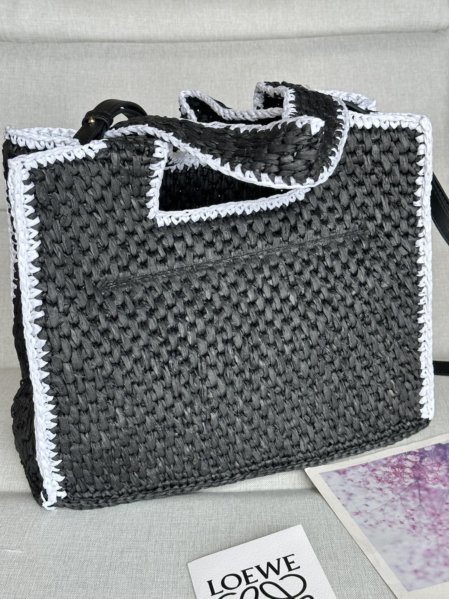 L0ew* font tote 30x25.5x15cm
