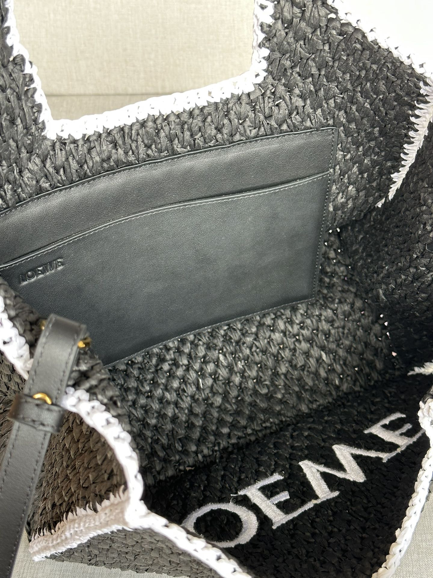 L0ew* font tote 30x25.5x15cm