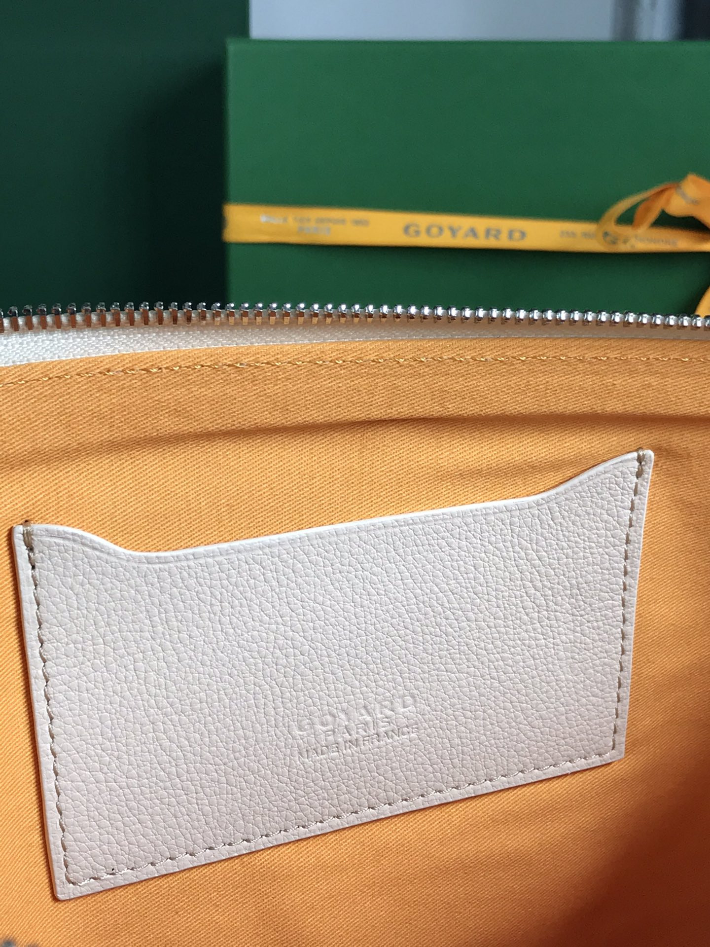 Go*ard Go*ardine white senat mm pouch palladium hardware 36x26x0.5cm