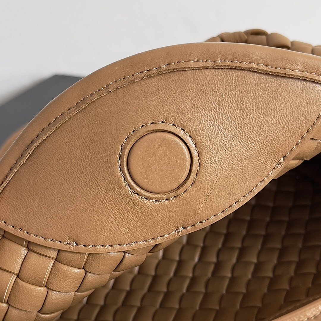 bo*te*ga Ve*ne*ta small cobble top handle 11x23x8cm