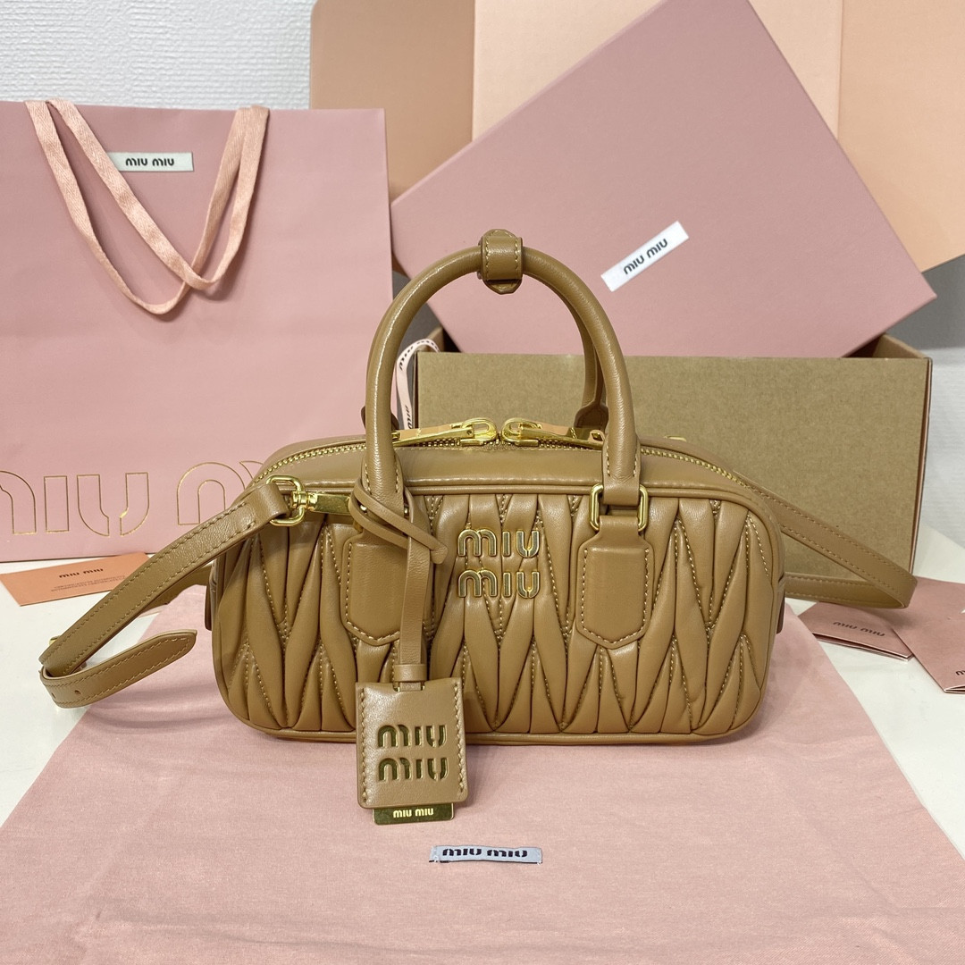 Miu Miu Arcadie matelassé nappa leather bag 22X10.5X7.5cm
