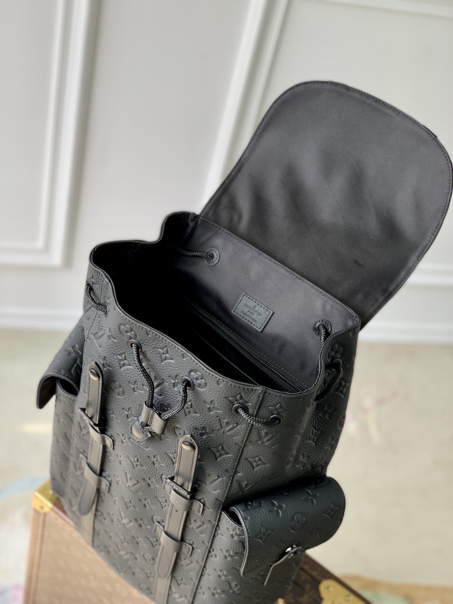 LV Christopher M55699 38x44x12.5cm