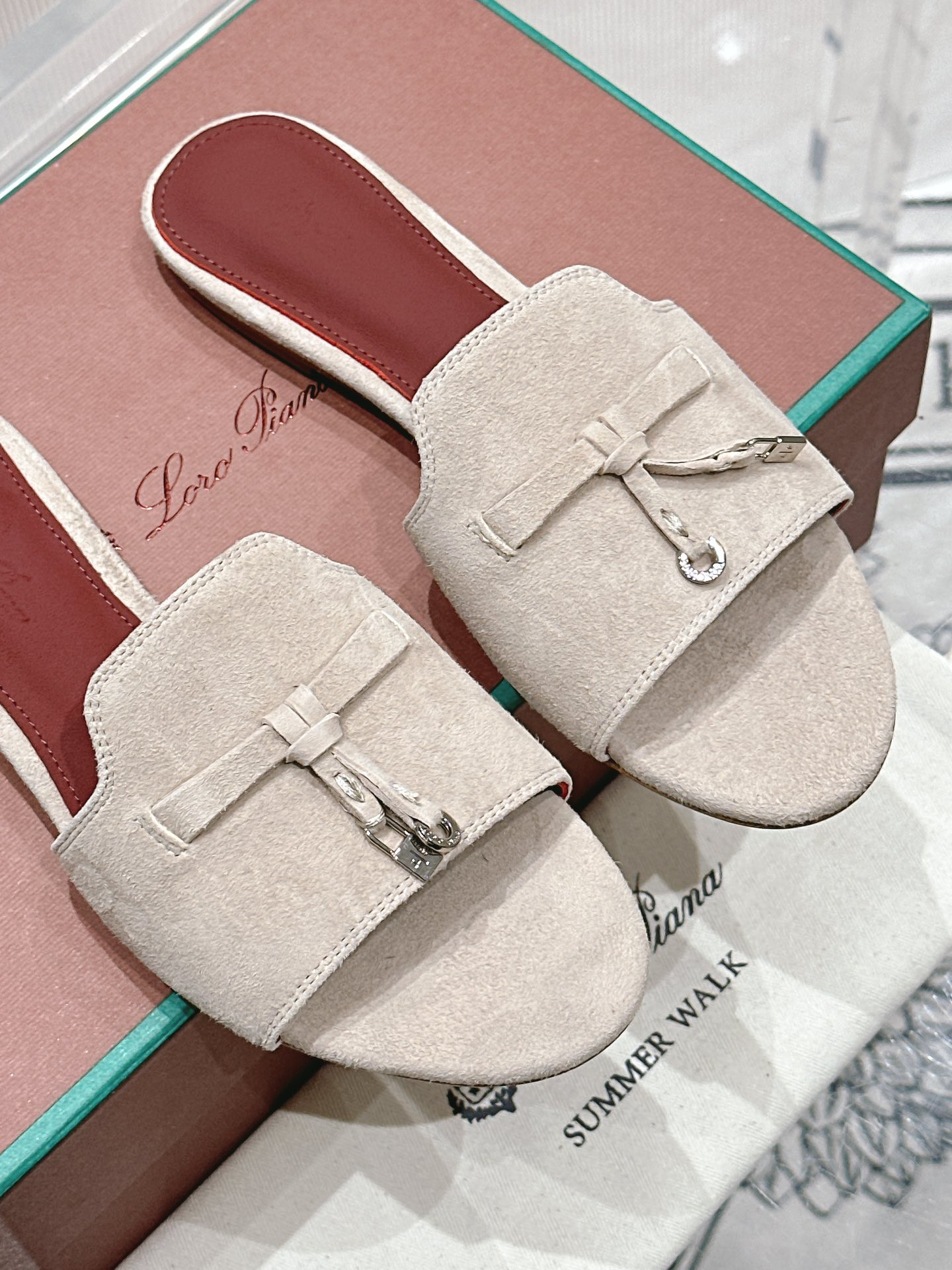 ua L**o p*ana summer charms sandal