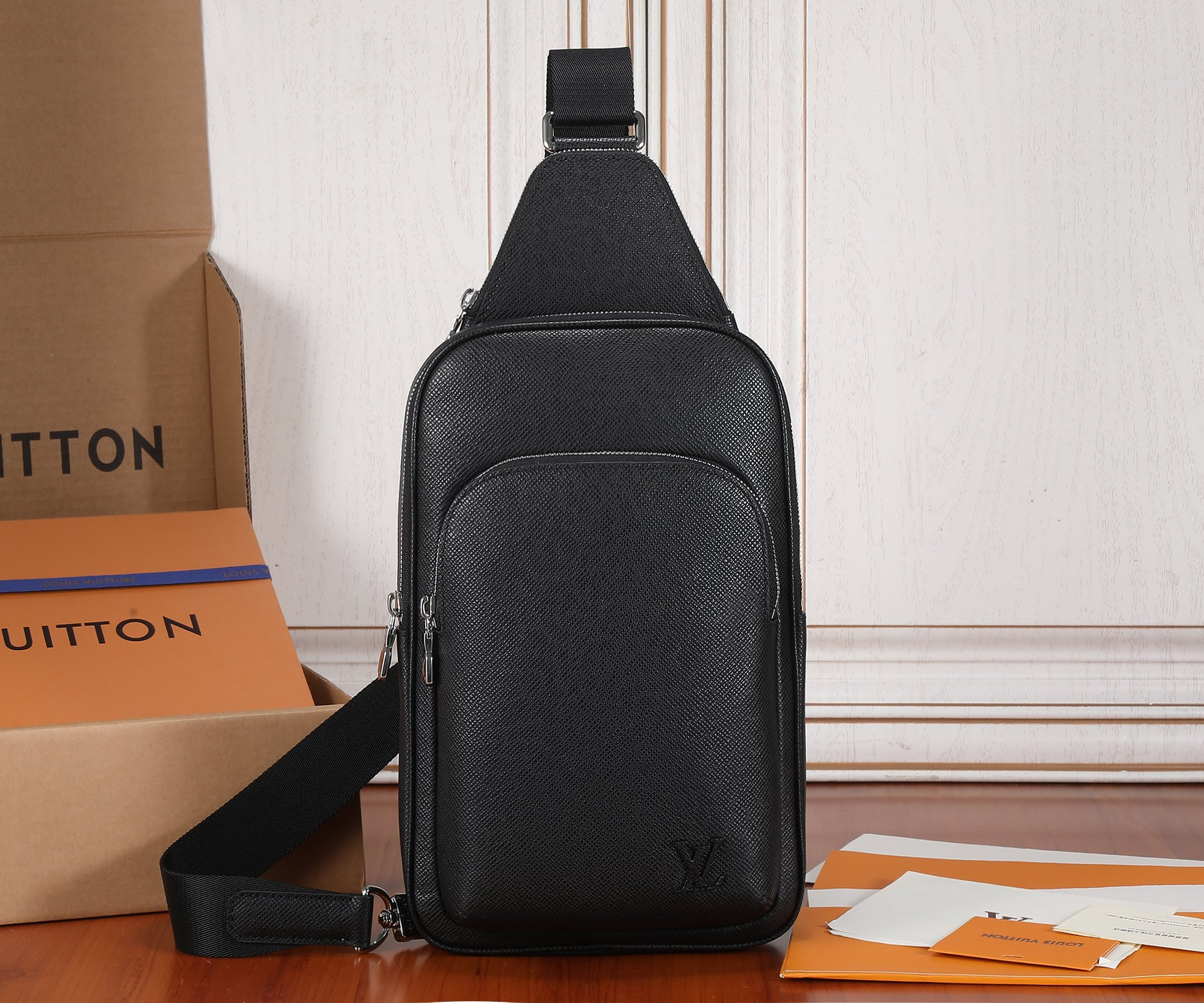 LV Avenue Sling Bag M30863 20 x 31 x 7 cm