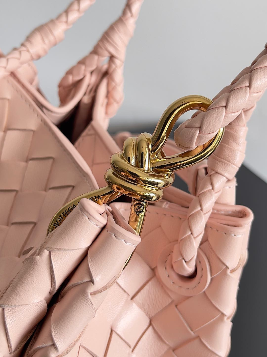 bo*te*ga Ve*ne*ta small parachute 16.5x20x17cm