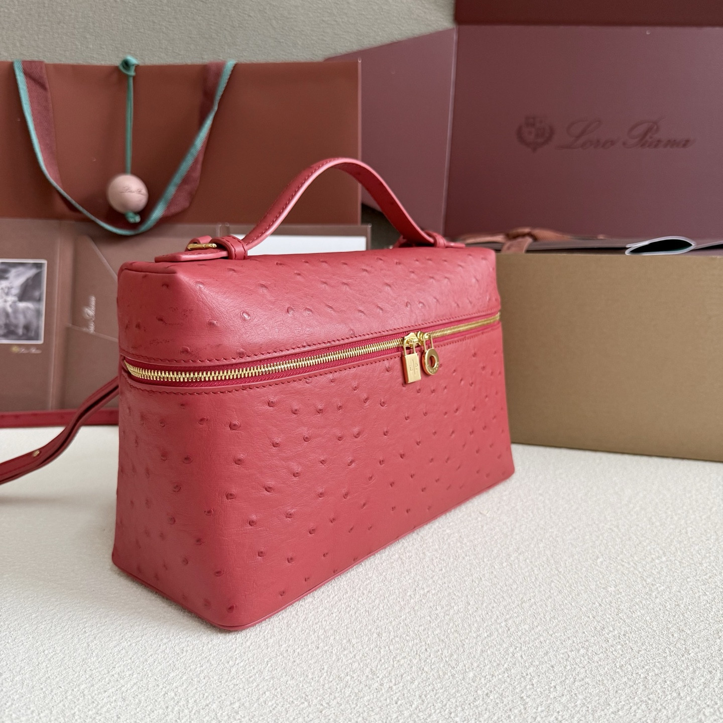 L**o p*ana extra pocket l27 ostrich-grained leather 16x27x10cm