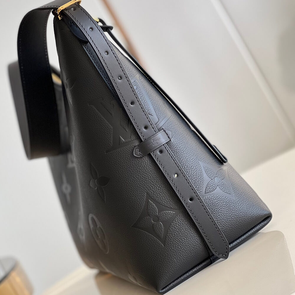 LV  CarryAll MM