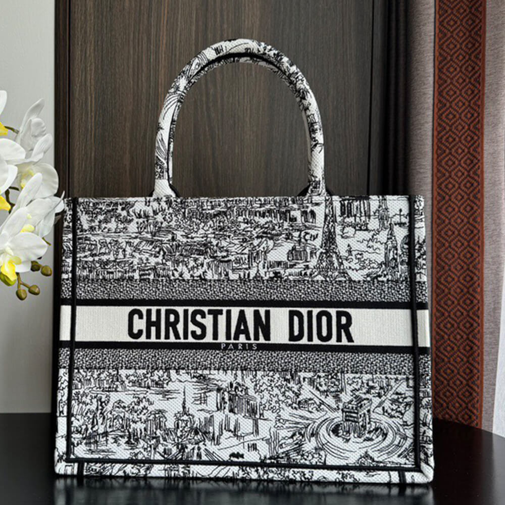medium D*or book tote
