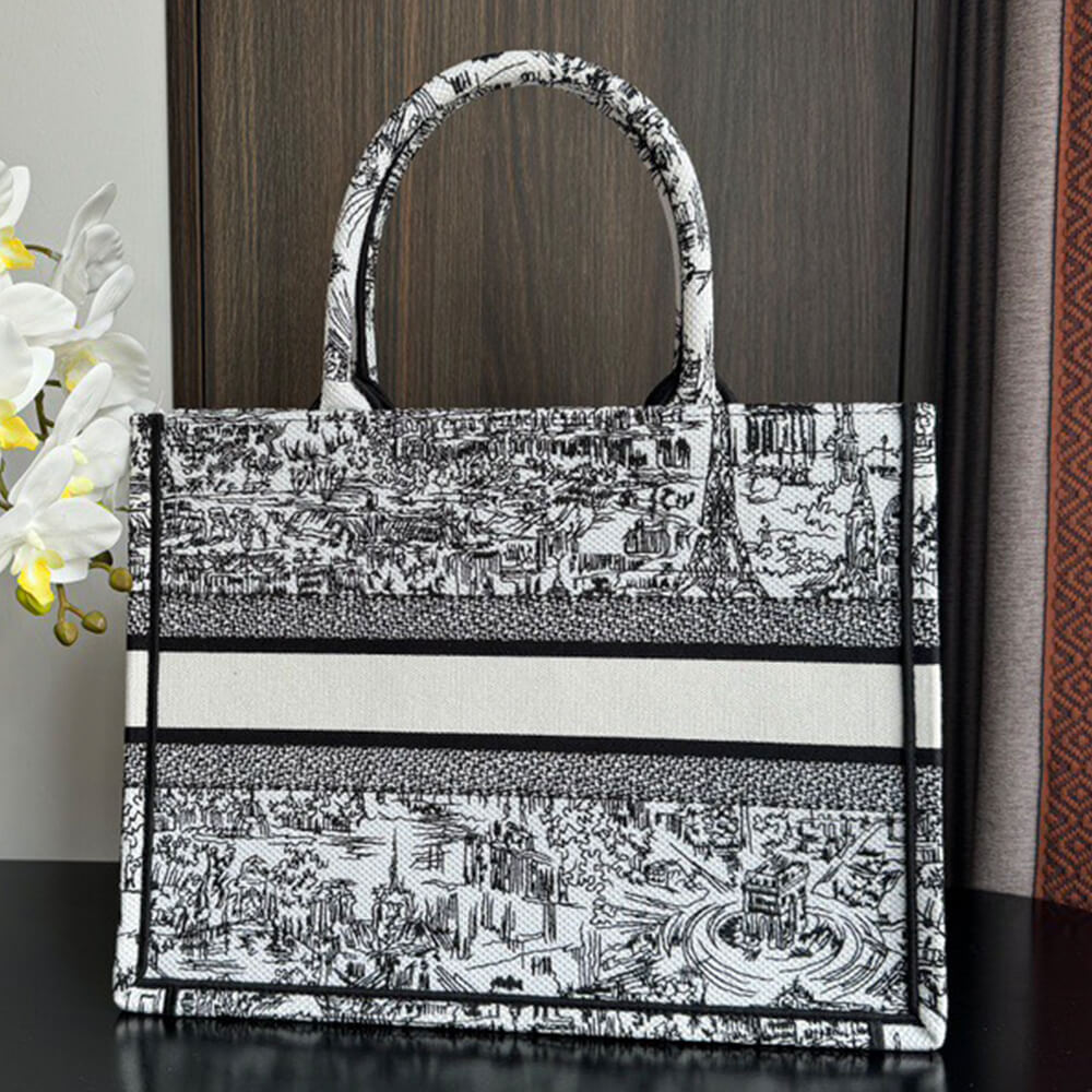 medium D*or book tote