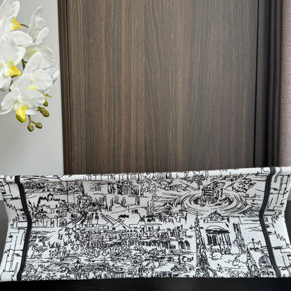 medium D*or book tote