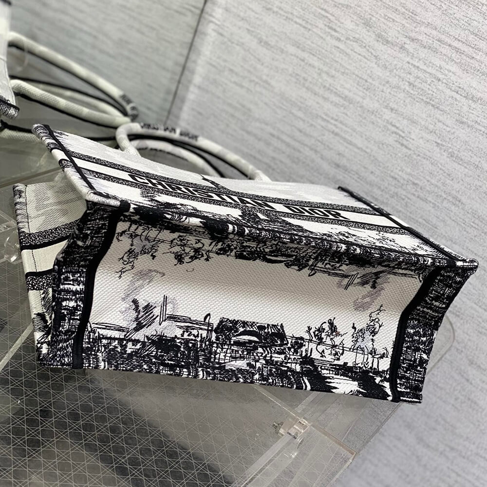 medium D*or book tote